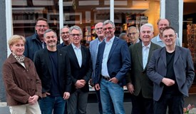 Der aktuelle und der kommende Vorstand des Rotary Clubs Hameln